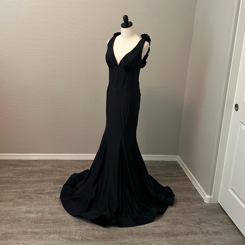NEW JOVANI SZ 0 BLACK ROSETTE STRAP BACK CORSET BODICE FORMAL EVENING GOWN